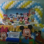 Baby disney 
Mickey Baby
Com mesa com tecido e painel do tema