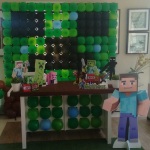 Decorao Minecraft mesa colmeia 
Montamos com 2 cubos laterais tambm .