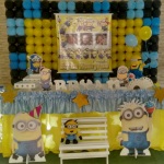 Minions com mesa Retangular, painel do tema opcional banner fotografico .