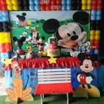 Decorao Turma do Mickey 
Montamos tambm com detalhe de bales em arco , e mesa provenal